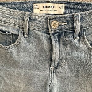Hollister Light Blue wash Low-Rise Relaxed Straight Jeans
